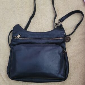 Minooy Eris Crossbody Bag Black